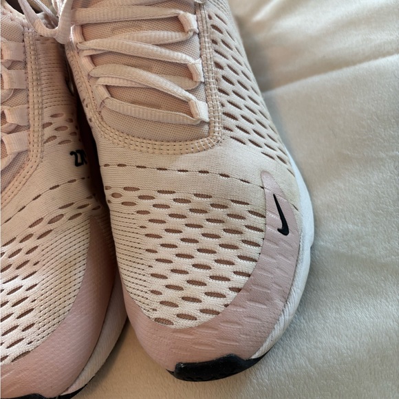Nike Air270 Womens Runnjng Shoes - Picture 4 of 10